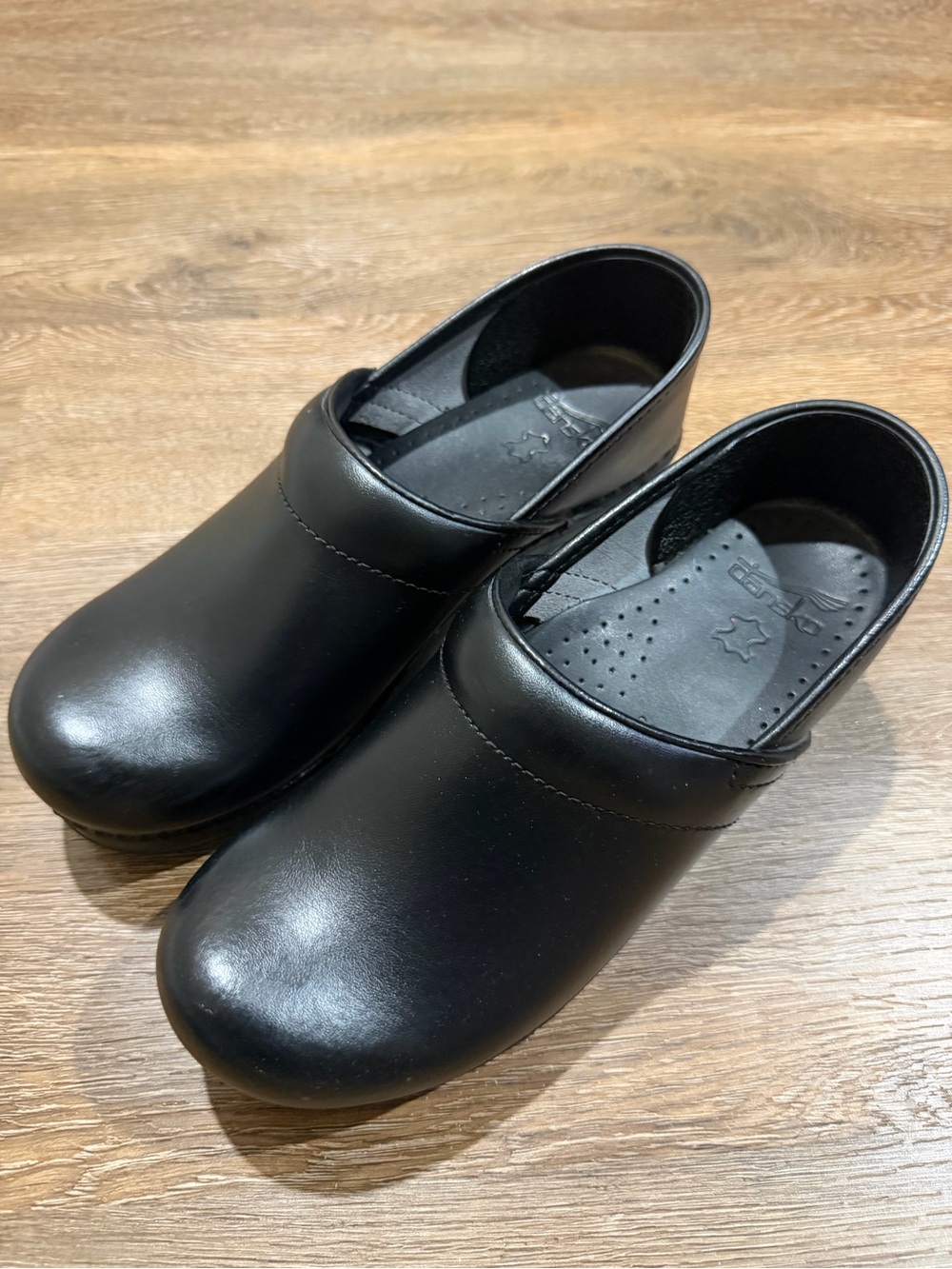 Dansko Professional Black Leather Clogs Women’s 39 8.5-9 Comfort Work Shoes
